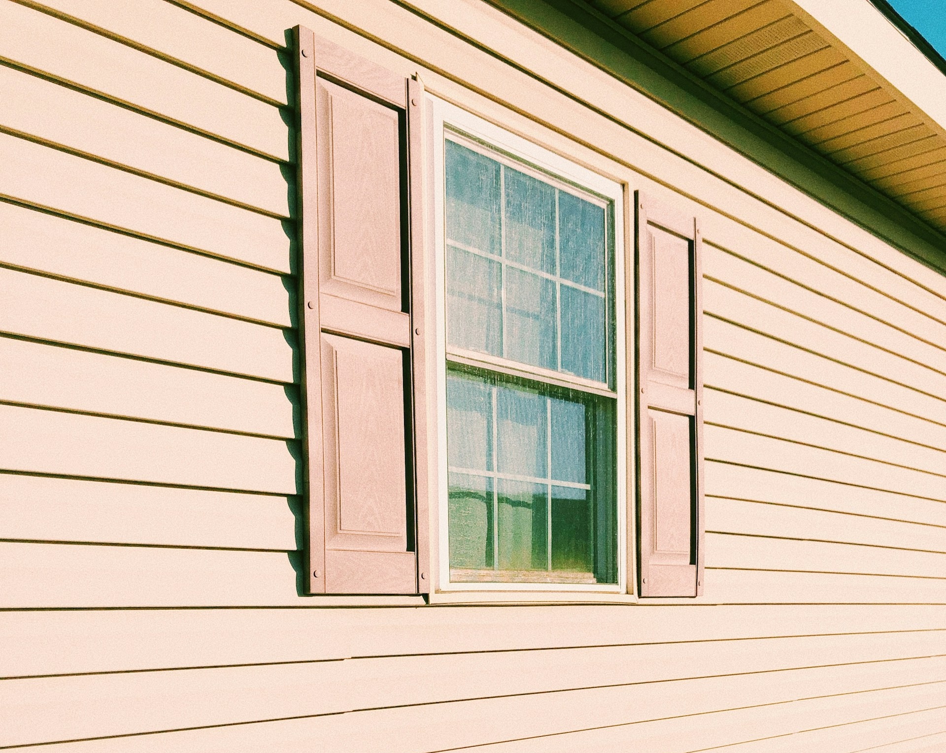Why Hiring Roofing and Siding Contractors in Strongsville Is Essential for Home Protection and Value