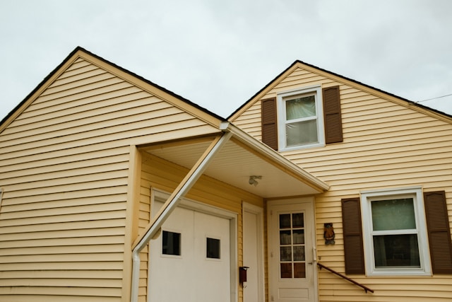 Expert Siding Repair in Strongsville: How to Identify, Address, and Prevent Weather-Related Deterioration